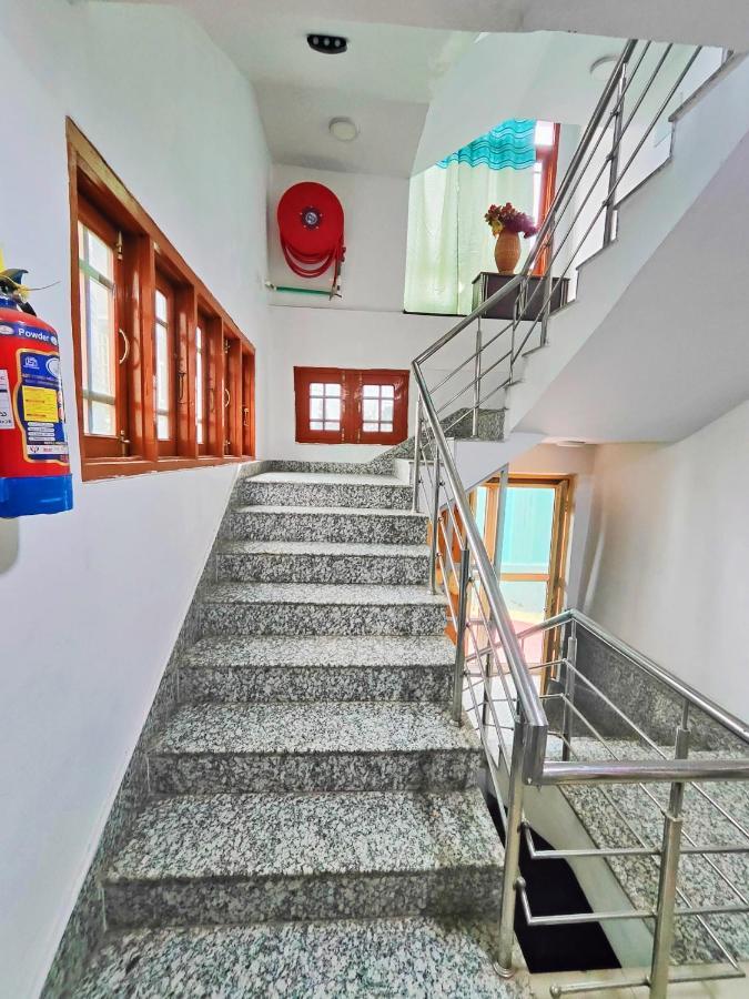 Roseline Inn Srīnagar Extérieur photo
