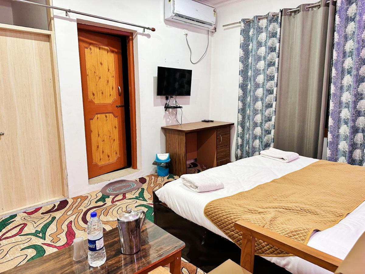 Roseline Inn Srīnagar Extérieur photo