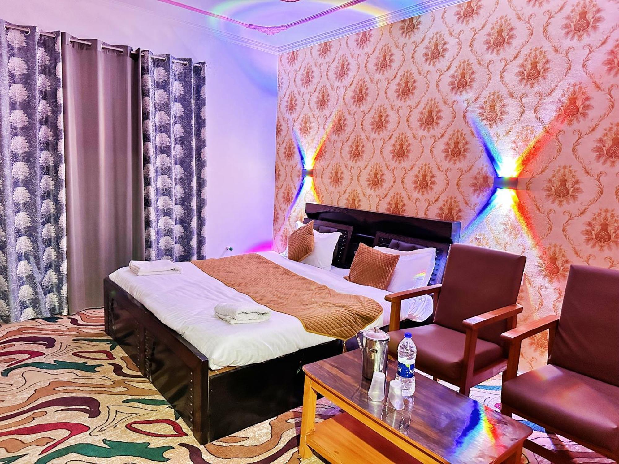 Roseline Inn Srīnagar Extérieur photo