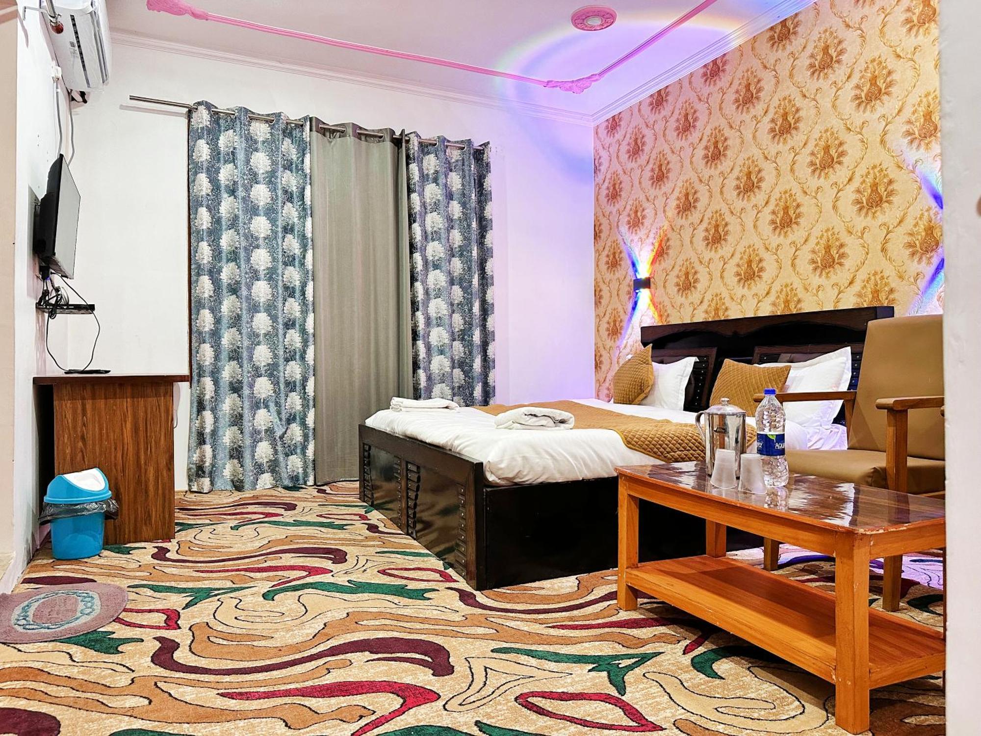 Roseline Inn Srīnagar Extérieur photo