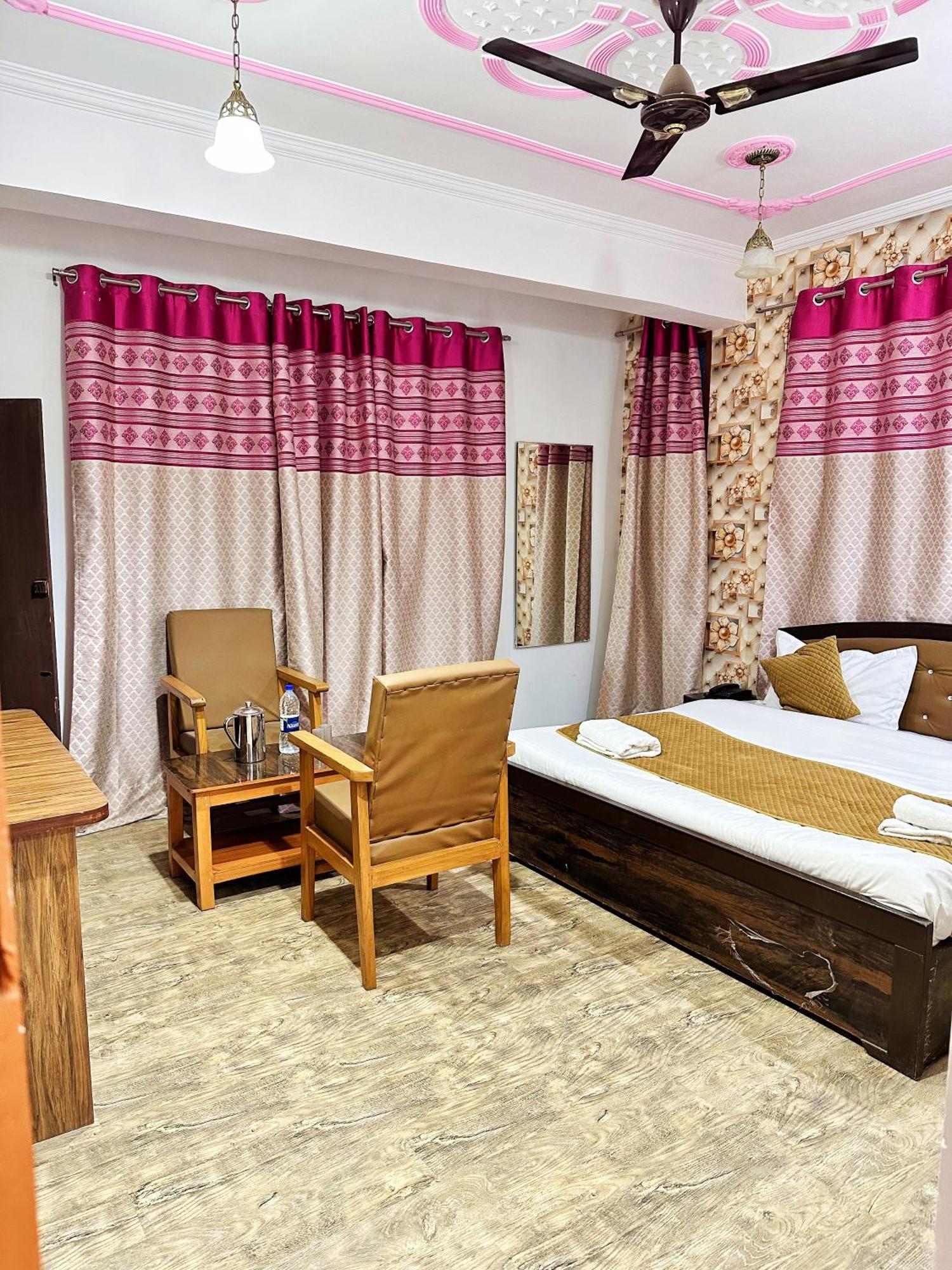 Roseline Inn Srīnagar Extérieur photo