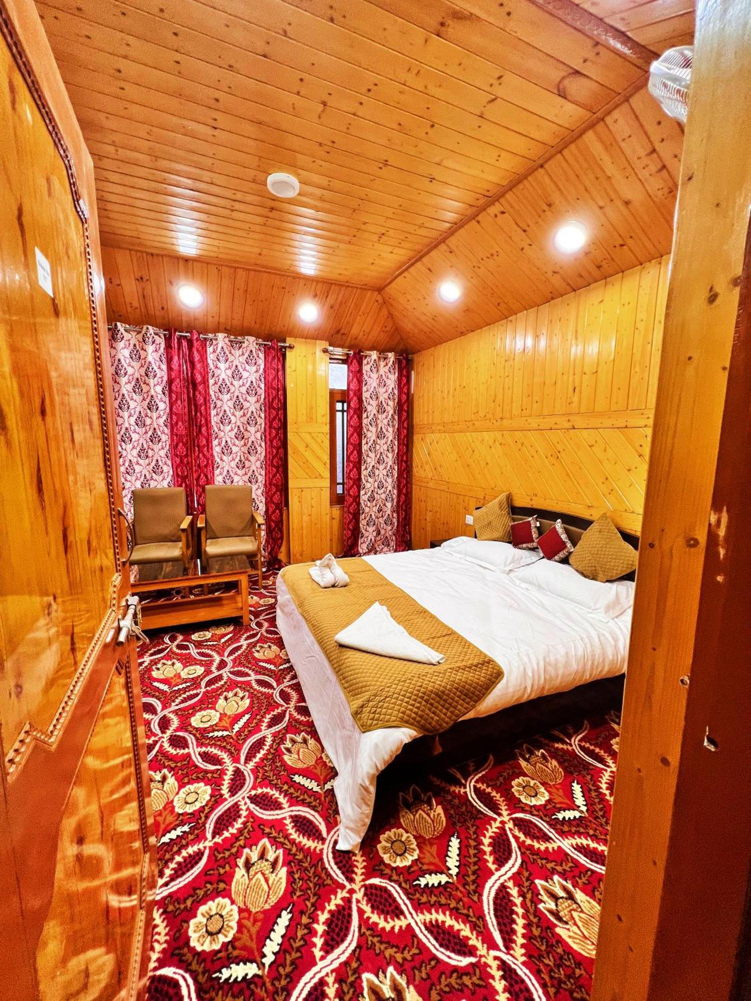 Roseline Inn Srīnagar Extérieur photo