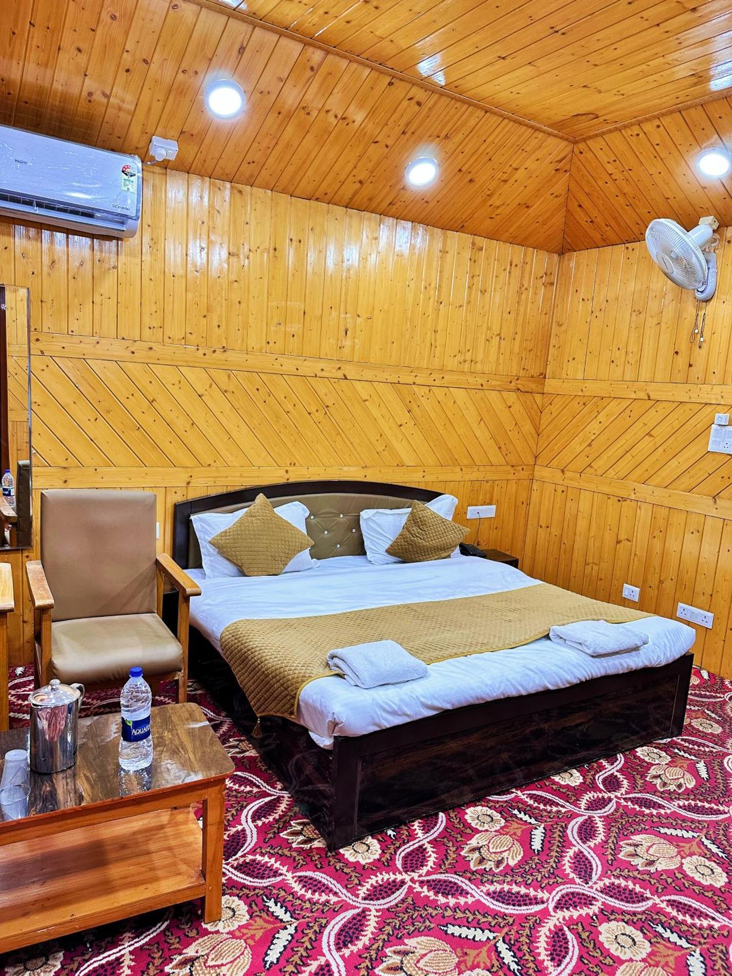 Roseline Inn Srīnagar Extérieur photo